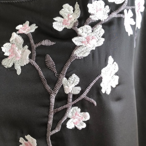Reitmans embroidered tunic - Picture 2 of 9